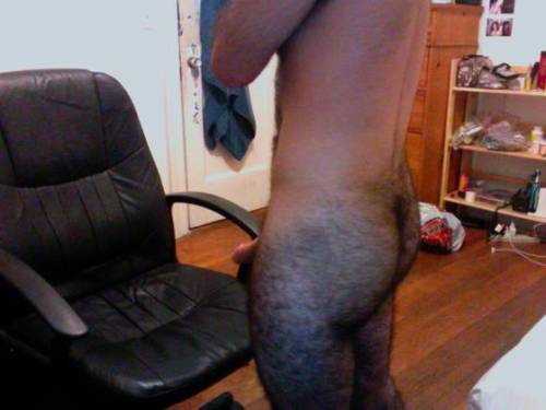 His hairy, sexy body is what dreams are made of - WOOF