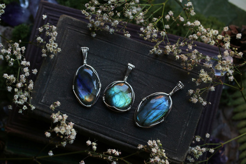 Beautiful new gemstones and handmade pendants are now available at my Etsy Shop - Sedna 90377