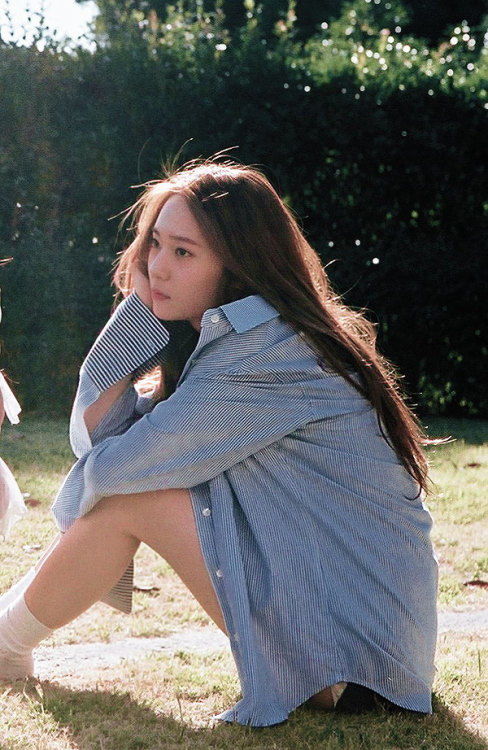 nayeoh:4 walls: krystal