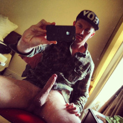 (via Nude Men Selfies - Sexy Man Sat Down