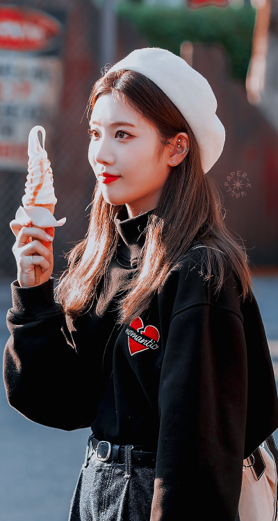 『KIM LIP』saved? reblog or like© kiss my lips.