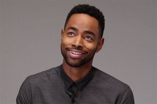 deejpluto:  I love watching Jay Ellis and that ass!