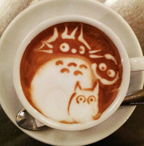 Insane Latte Art Latte art that can cheer up anyone in the morning! :D