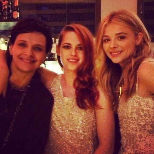 Juliette, Kristen and Chöe; three of my favorite actresses in one pic! They look amazing, can’