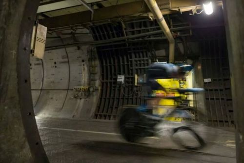 mooiefietsennicebikes:  Froom in the channeltunnel