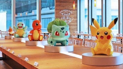 bulbasaur-propaganda:Official Bulbasaur burger at Pokemon Cafe.Would you eat a Bulbasaur burger? The