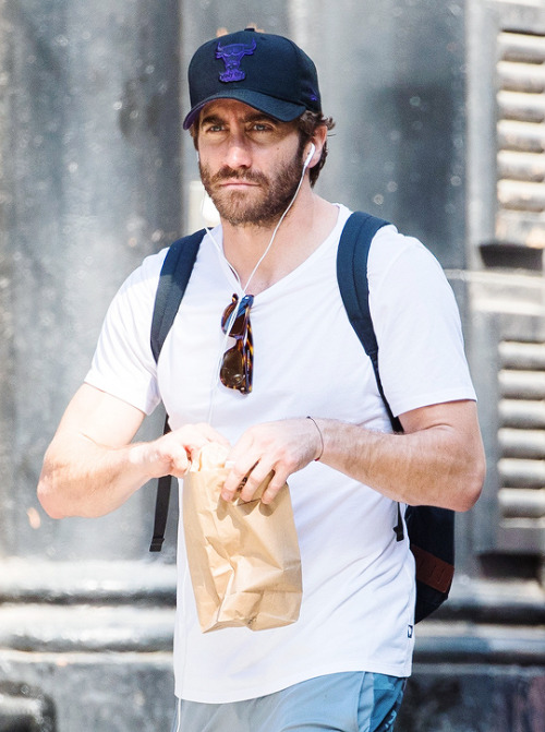 dailygyllenhaals:Out in NYC, June 18th, 2016.