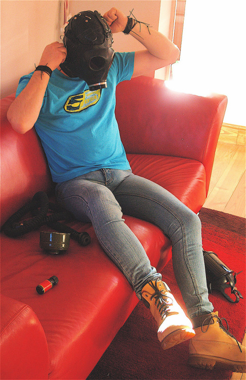 poppersniff:  ehguyz:  Fuck yeah, love this!   Just Kickin Back to FLY 