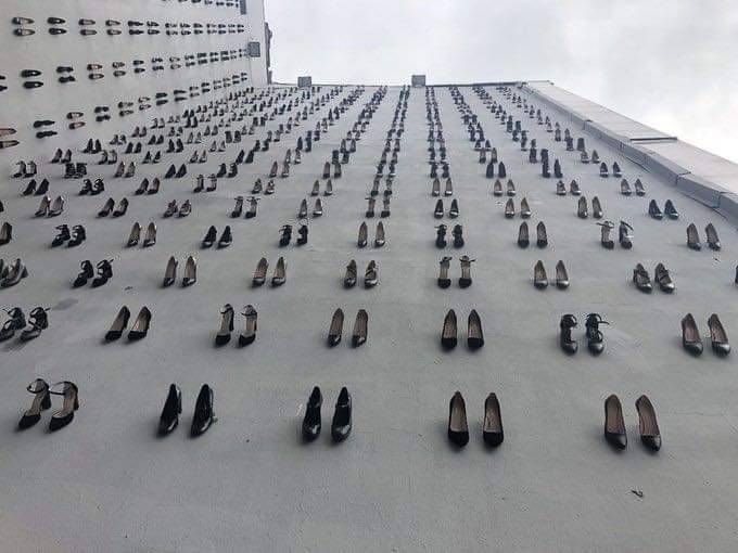 sixpenceee:  440 pairs of women’s shoes were hung on one of the city walls in #Istanbul.