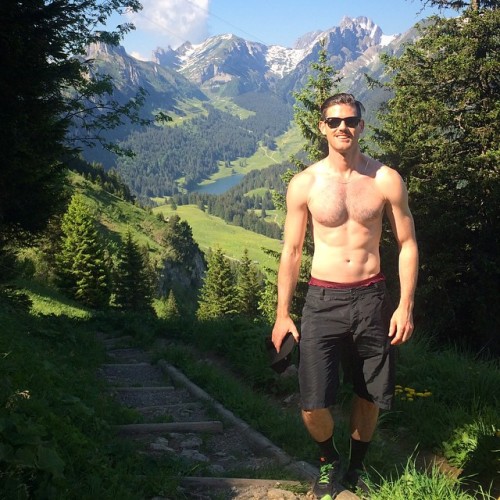 brian-kenny:  Bergkönig #swissalps #ausgezeichnet  (at Hoher Kasten, Brülisau)