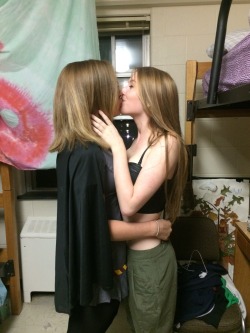 adorablelesbiancouples:Harry Potter and Kim possibleShe put a spell on me