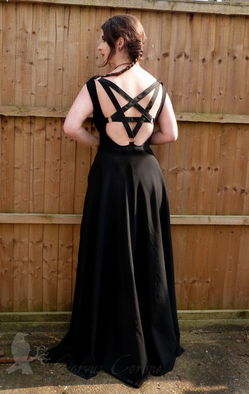 corvuscoronefashion-photography:  haus-of-grotesque:  Black jersey summer dresses,