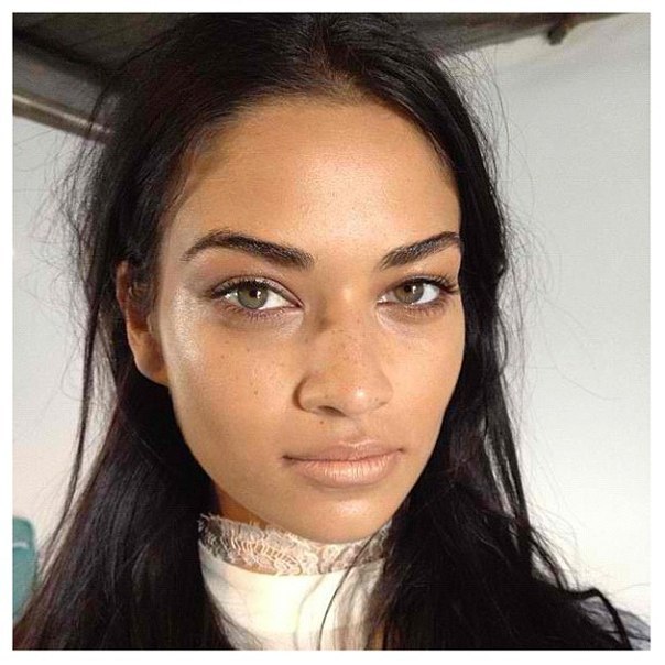 clubfruit:  modelspersonal:  Shanina Shaik  📱 