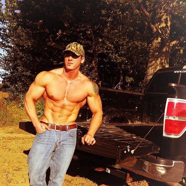 lumbrjax:  Instagram user @collinjoseph_fit http://ift.tt/1FGwvLK
