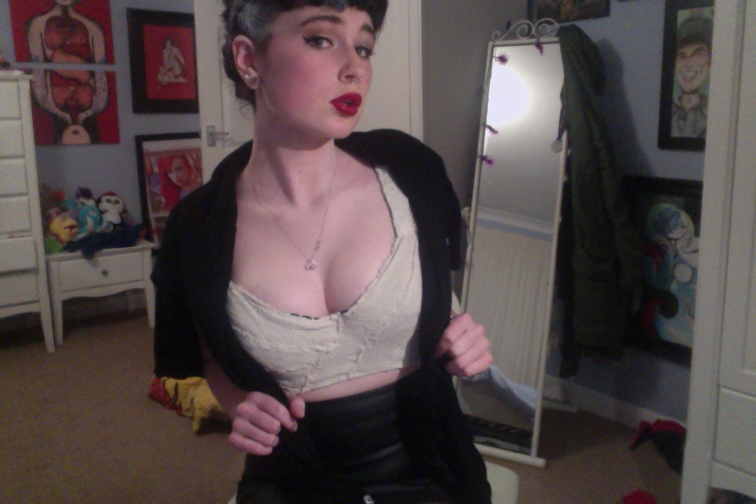 xdollbabyx:  tonights costume: pin-up girl inspired by the bride of frankenstein