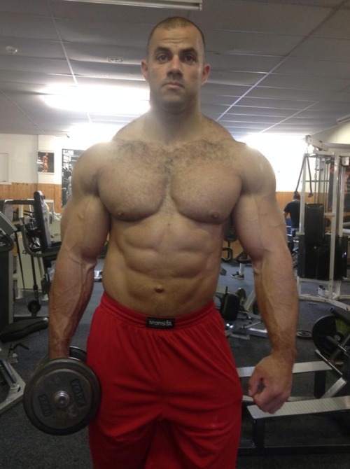 Laurie Carr UK Tall Bodybuilder bbmuscleworship.blogspot.com/2017/12/laurie-carr-uk-tall-bod