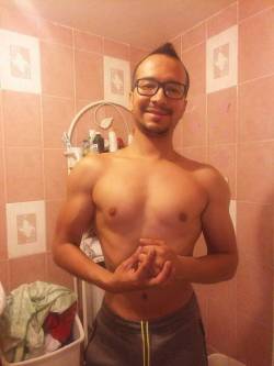 themanzana77:  Great Sunday at Home! (“ 😉