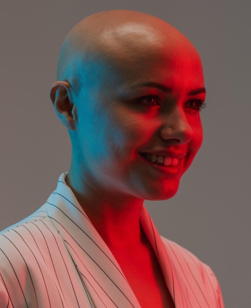 buzz2none:Very smooth shaved head. She is radiant.