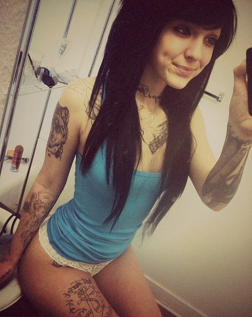 seek-and-destroy-69:  :o so fit! aahah 