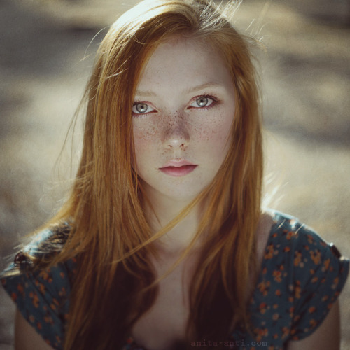 I’m not sure of the name of this strawberry blonde beauty but the portrait photographer that shot th