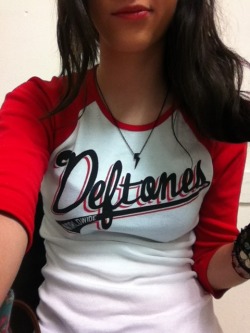 screamingatthesky:  band shirt selfie #21: Deftones 