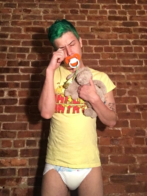 lilbabybren: You know what REALLY means no worries? Having a thick diapee to soak up all of your lit