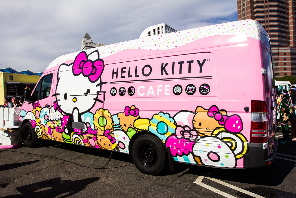 kawaii-i:  Back of the Hello Kitty Cafe Food Truck (by Leslie Kalohi / nevercoolinschool.com)
