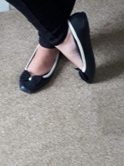 salntandslnner:  @salntandslnner Submission for Flats  So lovely! Thank you @sexiestwife for joining us back! Please, come back soon with more! Happy Flats Friday! 😘👣👣😘