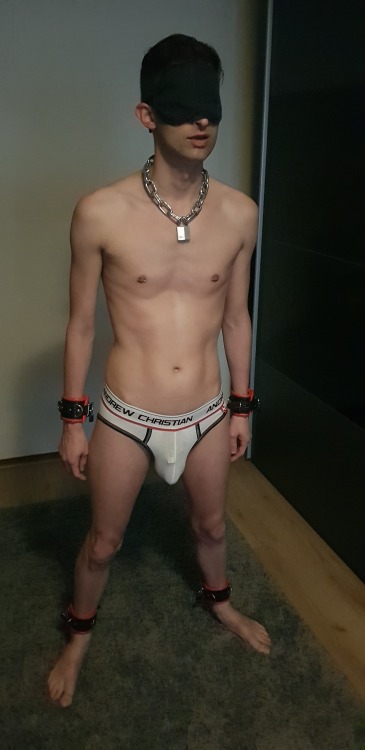 ehv89:I love a boy in jockstrap where you can see the cage. @isklavetinytoy ready for use.
