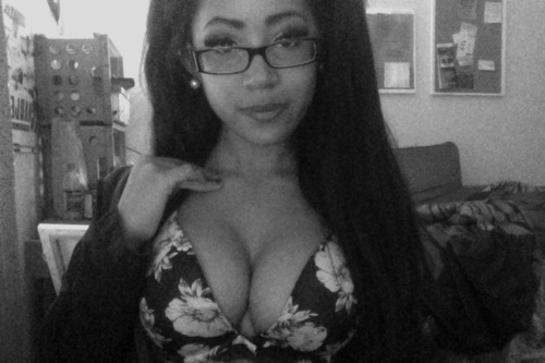 fukyeahselfshots:  heres some lovelovetenshi  BUMP ^ or DUMP v ??? Fukyeahselfshots like us on Facebook & Follow us on Twitter & SUBMIT