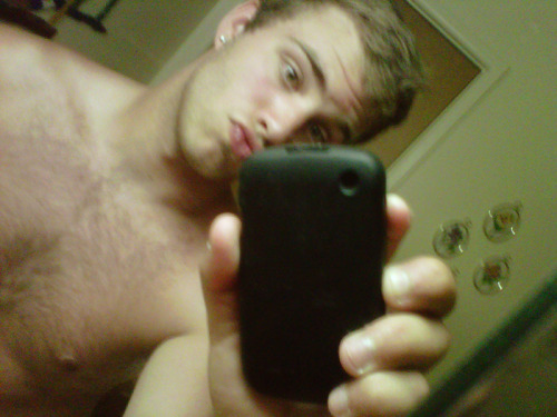 thecircumcisedmaleobsession3:  23 year old straight guy from Saint Charles, MO 