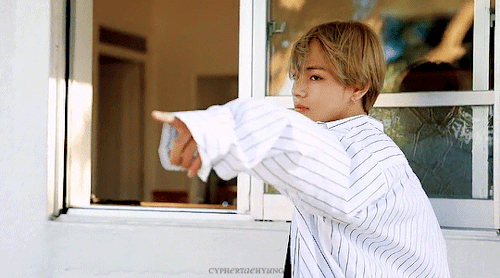 cyphertaehyungie:his hair in the wind…