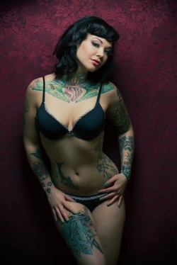 tatos-girls:  Tattooed girls are hothttp://tatos-girls.tumblr.com