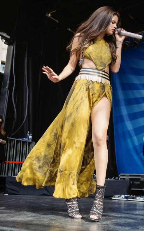 everywhere-sexylena:#YellowApril
