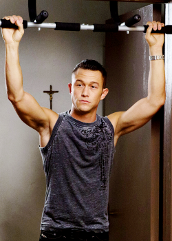 imsofitt:   ohmygoshohmygosh I don’t usually fangirl, but JGL I love you baby!  Hi. 