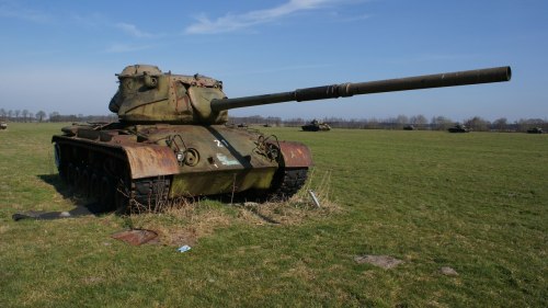 XXX bmashina:    Rusty M47 Patton on the ground photo