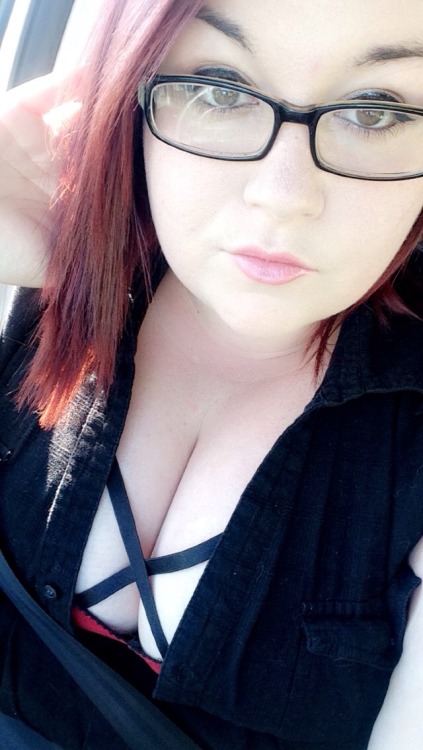 kimi-cupcake-xxx: Snapchat goodies. Sorry the boobs are turned sideways