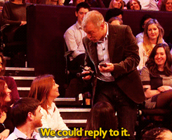  Graham Norton, Lena Dunham, and Idris Elba help an audience member reply to a text