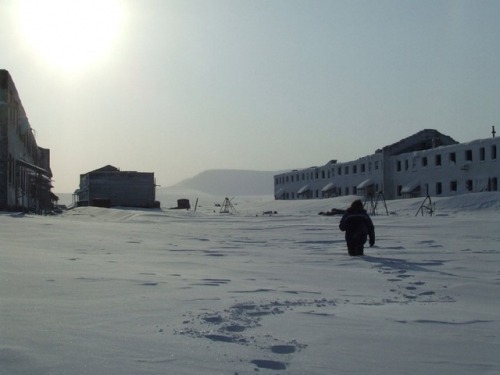 The abandoned settlement of Polyarny.The warmest month has an average temperature between 0 °C a