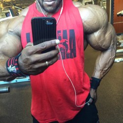 drwannabe:  Hassan Jama, too big to fit in the frame   Mmm