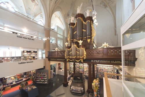 erikkwakkel:Medieval church turned into bookstoreHere is something the book lovers among you will en