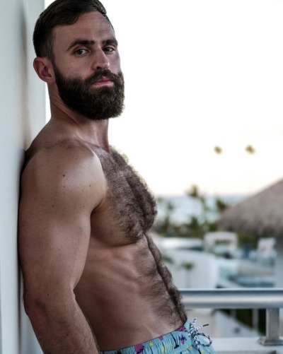 elnerdo19:Gorgeous Krispy Matt and his perfect sexy hairy chest! 🐺💚🤍💙💚💙🤍💚💙🤍