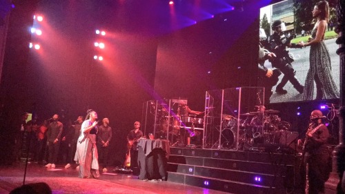 frontpagewoman:Look who Jill Scott honored at her concert. Ieshia Evans!