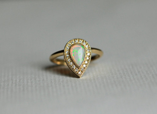 nicolejanelle: *screams internally at the beauty of opal rings*by capucinne on Etsy. 