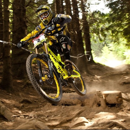 333psi:I’ll finish off tonight by posting this awesome downhill picture! #ride4life #bikesareawesome