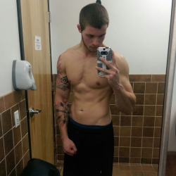 letmetakeadicpic:  Nothing better than a guy showing off what he’s got! If you’d like to add your own submit or send them to letmetakeadicpic@gmail.com