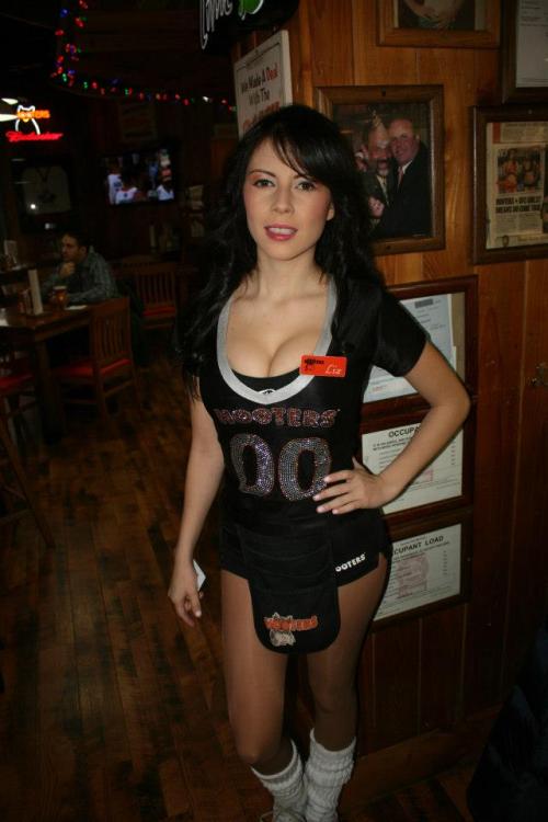 hooters girls