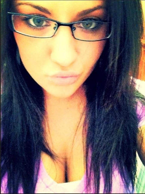 blvckspvdedznz: xdashingdiamondx: Glasses are hotttttI agree It’s not the glasses.. it’s