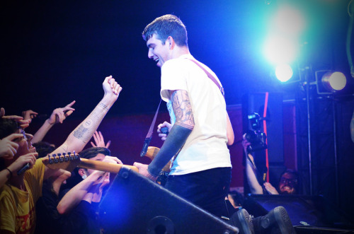tallandsad:  Joyce Manor (by Tom Agostino)