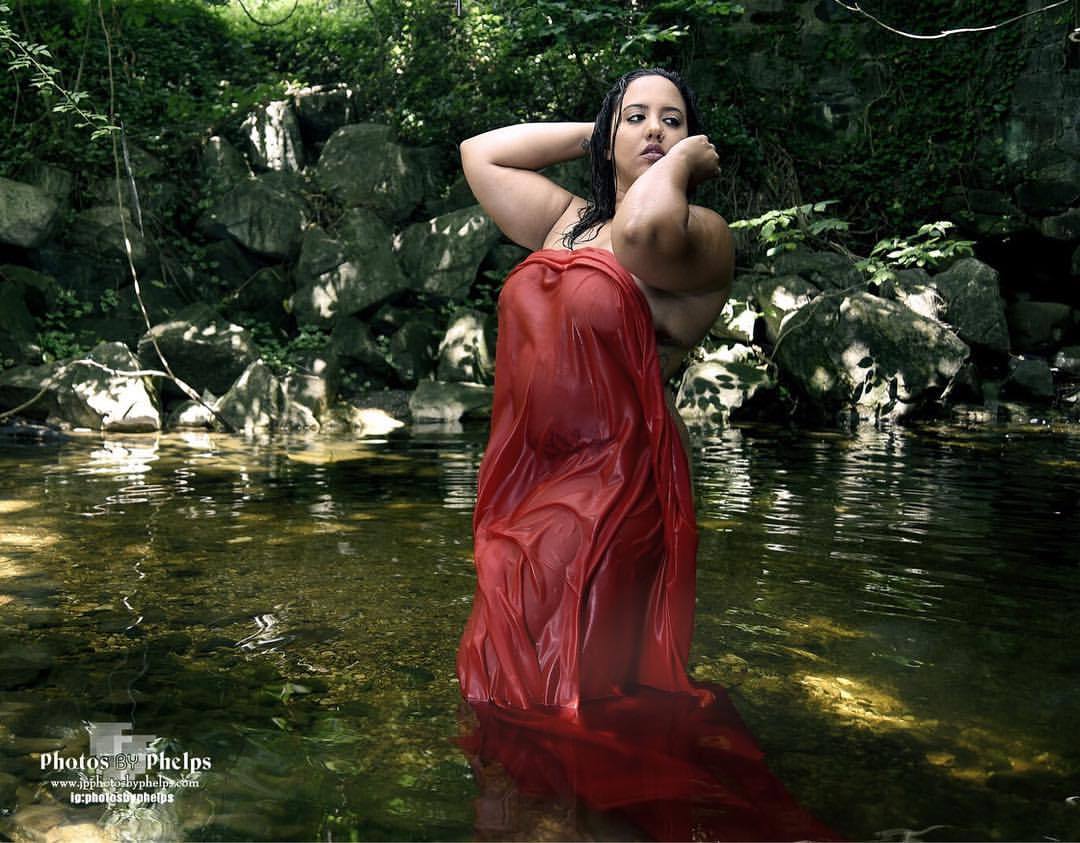 Fashion and water with Jackie A @jackieabitches  and this crimson wrap . #plussize